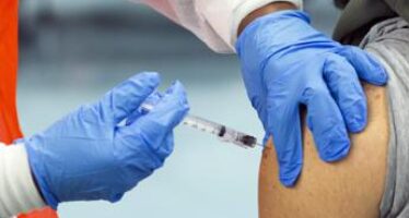 Vaccino covid, Clementi: “Valutare terza dose per vaccinati da oltre 8 mesi”