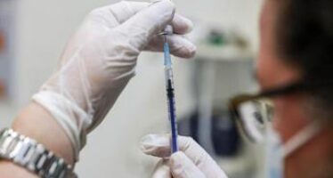 Vaccino influenza, Pregliasco: “Allo studio mix con anti Covid”