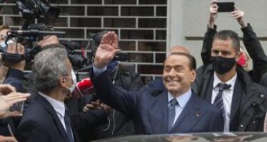 Centrodestra, il ‘ritorno’ di Berlusconi che frena su federazione e rilancia “nuovo Pdl con Fdi”