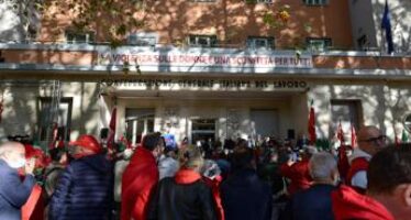 No green pass Roma, assalto alla Cgil: il sindacato apre le sedi