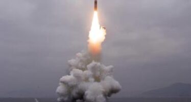 Nordcorea lancia missile nel mar del Giappone: “Testato da un sottomarino”
