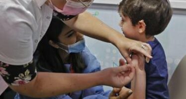 Covid oggi Israele, al via vaccini bimbi 5-11 anni