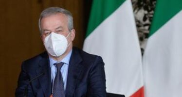 Lockdown non vaccinati, Locatelli: “Non praticabile in Italia”