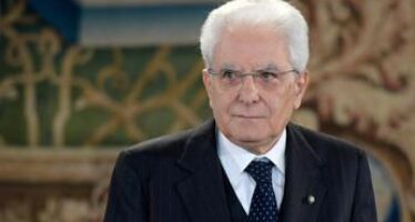 Mattarella: “Economia in forte recupero ma ancora criticità per il lavoro”