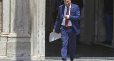 Bollette, Salvini: “Urgente bloccare aumenti, chiederò incontro a Draghi”