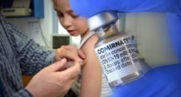Vaccino 5-11 anni, no obbligo dopo ok Ema e Aifa