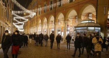 Covid Italia, Pregliasco: “A Natale 250 morti e 30mila casi al giorno”