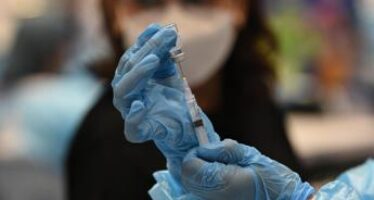 Terza dose, si può cambiare vaccino anti-covid?