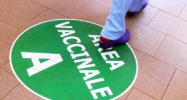 Obbligo vaccinale, Garattini: “Unica strada per contenere contagi”
