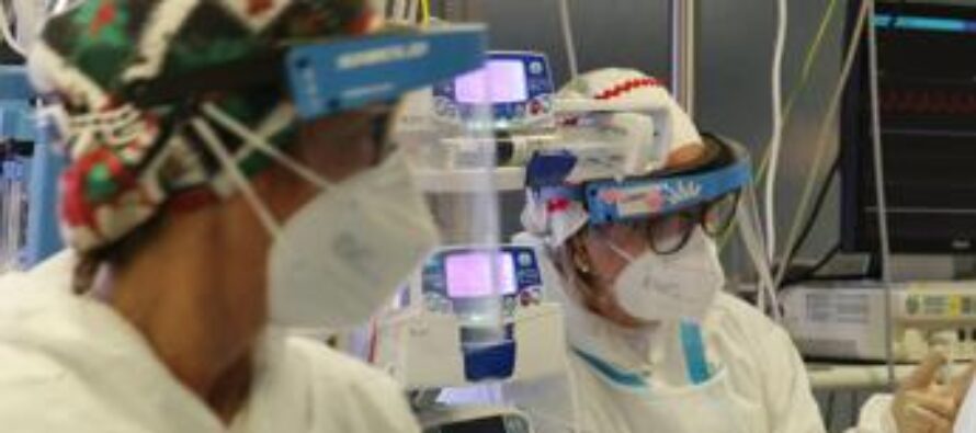 Covid, anestesista Riccio: “Precedenza a vaccinati se mancano letti intensiva”