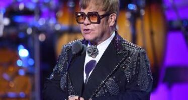 Elton John, paura in volo: guasto all’aereo