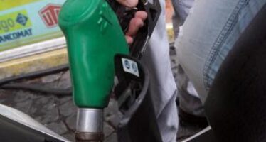 Prezzo benzina e diesel in aumento in Italia, quanto costa al litro oggi