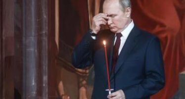 Putin alla Messa pasquale nella cattedrale Cristo Salvatore a Mosca
