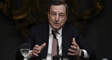 Russia espelle diplomatici Italia, Draghi: “Atto ostile, ma avanti dialogo”