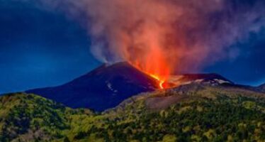 Etna in eruzione, allerta gialla per il vulcano