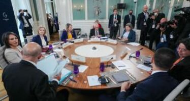 Ucraina, G7: “Non riconosceremo mai frontiere imposte dalla Russia”