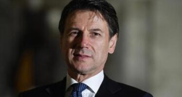 Salario minimo Italia, Conte rilancia: “Basta lavoratori poveri, partiti ci aiutino”