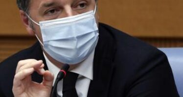 Governo, Renzi: “M5S fuori di testa ma tutti daremo una mano a Draghi”