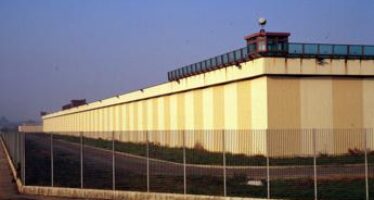 Detenuti appiccano fuoco in carcere Cremona, 80 evacuati