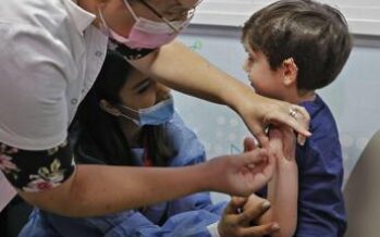 Covid, incidenza casi gravi doppia in bimbi senza vaccino