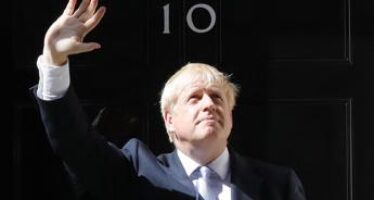 Johnson incontra suoi ministri: “Avanti con lavoro per il popolo britannico”