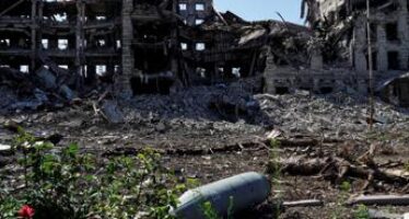 Mariupol, oltre 100 corpi trovati sotto macerie