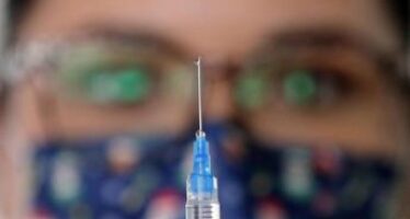 Covid e vaccino, Speranza: “Fragili facciano secondo booster”