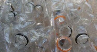 Regole più severe in California per ridurre la plastica