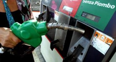 Prezzo benzina e diesel non cambia oggi in Italia
