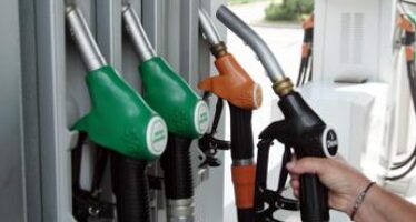 Benzina e diesel oggi, ancora in calo i prezzi