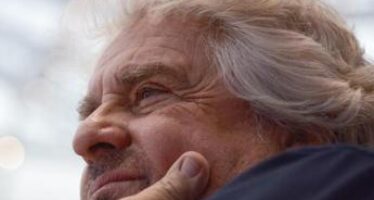 Salario minimo, Beppe Grillo: “9 euro soglia di dignità”
