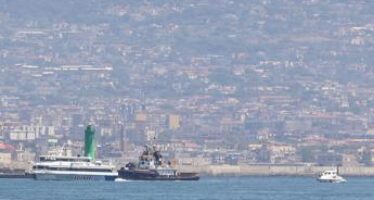 Napoli, aliscafo va a sbattere contro il molo: 28 feriti