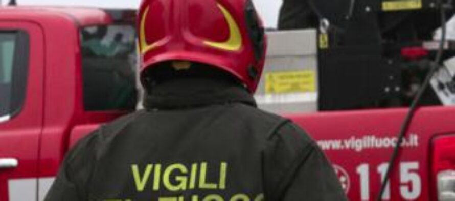 Bolzano, ultraleggero atterra in parcheggio supermercato: 5 feriti