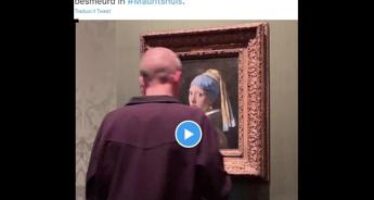 Blitz attivisti contro la ‘Ragazza con l’orecchino di perla’ di Vermeer – Video