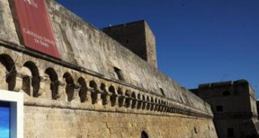 Bari, cadono blocchi di pietra da Castello Svevo: verifiche per collegamento con terremoto