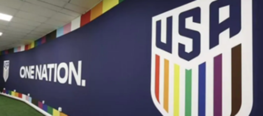 Mondiali, la nazionale Usa in Qatar con i colori arcobaleno