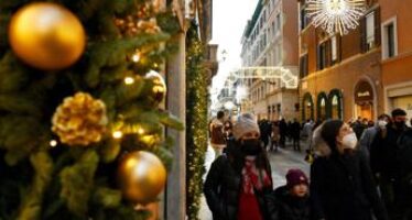 Natale, cala il budget: incertezza per i consumi degli italiani