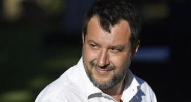 Monopattini, la proposta di Salvini: “Casco e targa”