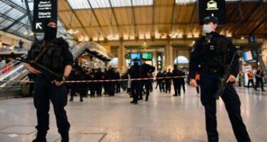 Parigi, uomo accoltella 5 persone a Gare du Nord: arrestato