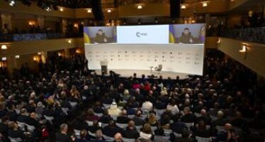 Zelensky: “Vittoria Ucraina e Kiev nella Nato, non ci sono alternative”