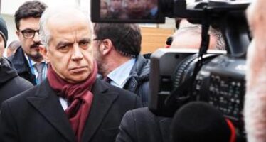 Naufragio migranti Crotone, Piantedosi compatta le opposizioni: “Dimissioni”