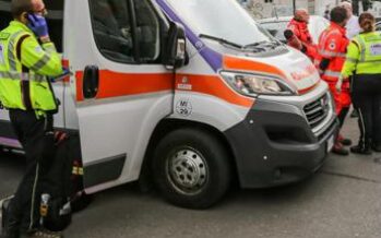 Incidente ad Arezzo, furgone finisce fuori strada: morto 58enne