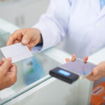 Concessione gratuita di immobile comunale per Farmacia e limiti all’attribuzione di vantaggi economici