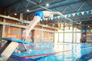 Corsi di nuoto e attività in acqua: niente esenzione Iva automatica