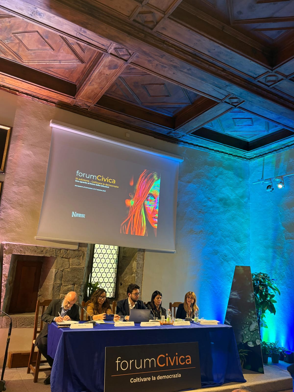 La democrazia nell’era digitale: umanizzare la tecnologia, costruire fiducia