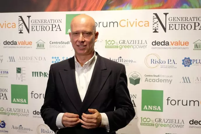 Tra populismo e tecnocrazia: la via di mezzo per la democrazia del futuro: la lectio magistralis di Fabrizio Tassinari a Forum Civica 2025